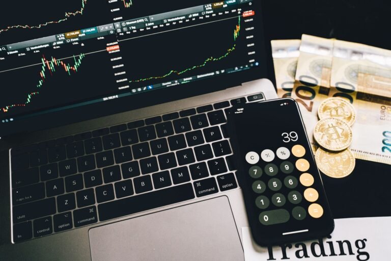 Laptop, calculator and cash representing website budgeting